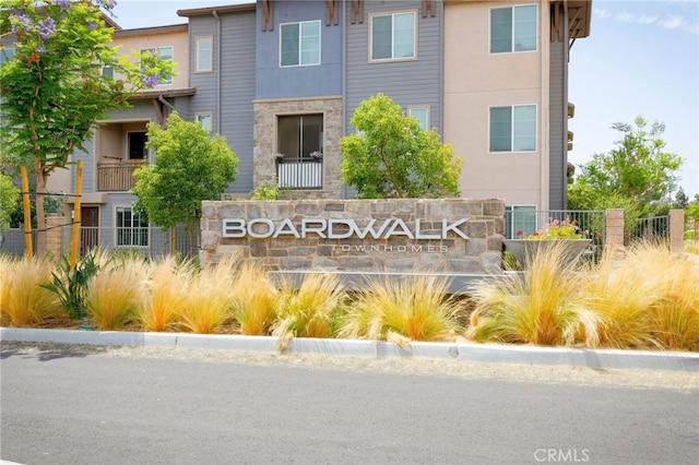 view of community / neighborhood sign