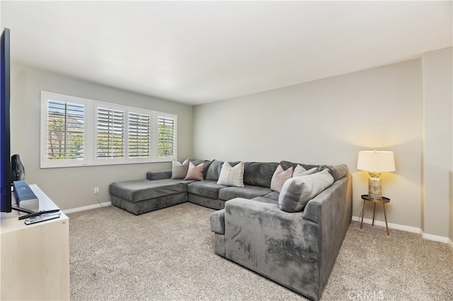 living area with carpet and baseboards