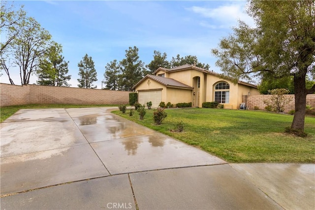 view of front of home featuring fence, a front lawn, and stucco siding