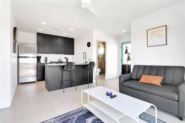 64172 Hollinger Rd, Joshua Tree, CA 92252 - living area featuring a ceiling fan and recessed lighting