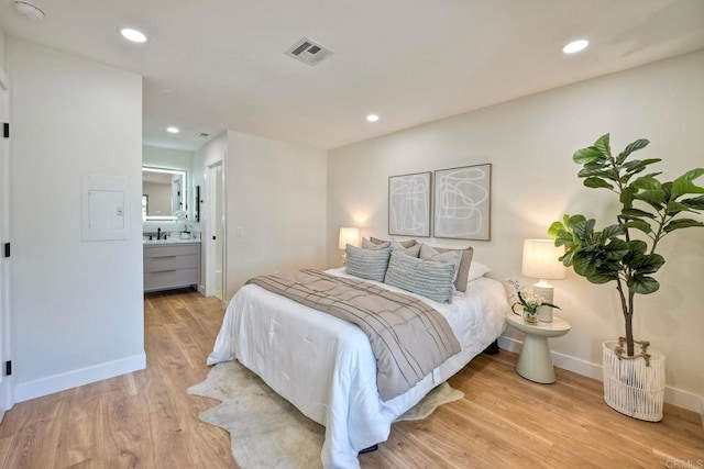 bedroom featuring baseboards, recessed lighting, light wood-style flooring, and visible vents
