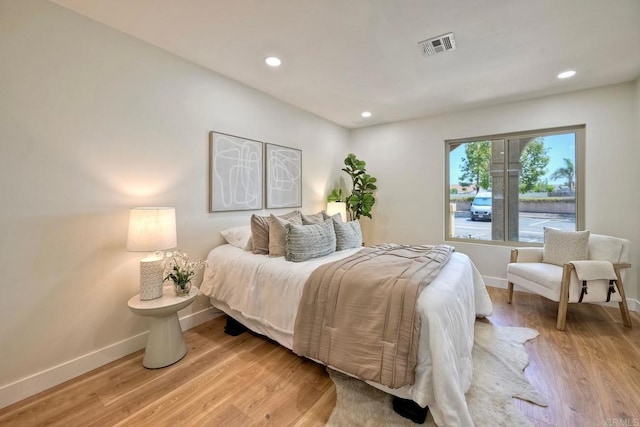 bedroom featuring recessed lighting, baseboards, visible vents, and light wood-style floors