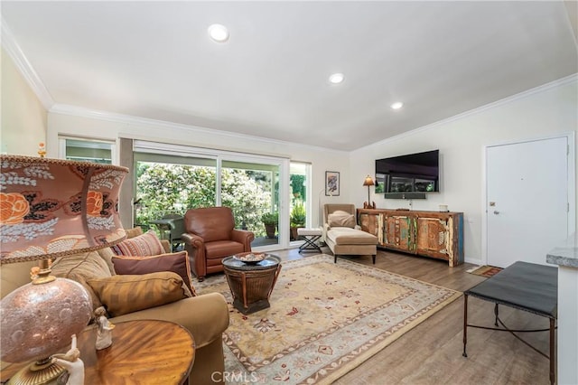 76 Calle Aragon Unit Q, Laguna Woods, CA 92637 - living room featuring crown molding, wood finished floors, recessed lighting, and baseboards