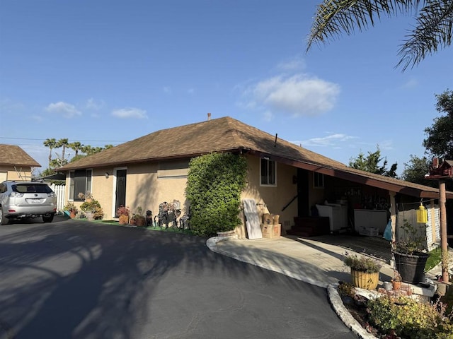 view of front of house featuring driveway and stucco siding