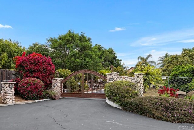 1704 Winterwarm Dr, Fallbrook, CA 92028 - view of gate