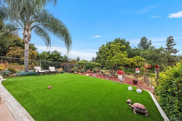 1704 Winterwarm Dr, Fallbrook, CA 92028 - view of yard