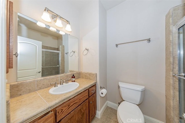 30840 Badger Ct, Coarsegold, CA 93614 - full bath featuring vanity, toilet, baseboards, tiled shower, and tile patterned floors