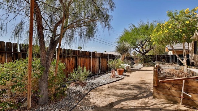 9630 El Mirador Blvd, Desert Hot Springs, CA 92240 - view of yard featuring a fenced backyard