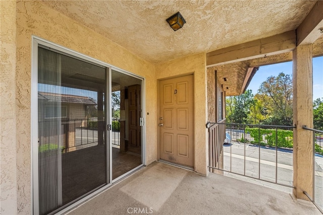view of exterior entry with stucco siding