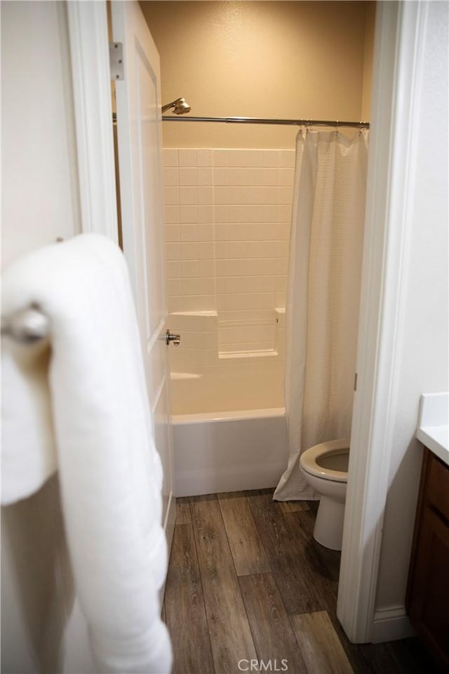 9369 Riberena Cir Unit 11, Atascadero, CA 93422 - bathroom with vanity, shower / tub combo with curtain, and wood finished floors