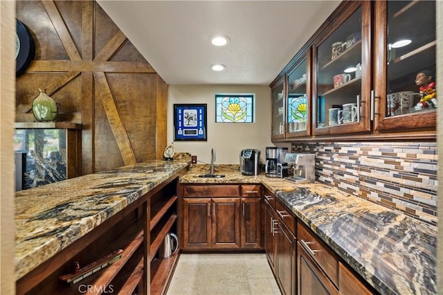 bar with recessed lighting, wet bar, decorative backsplash, and a sink