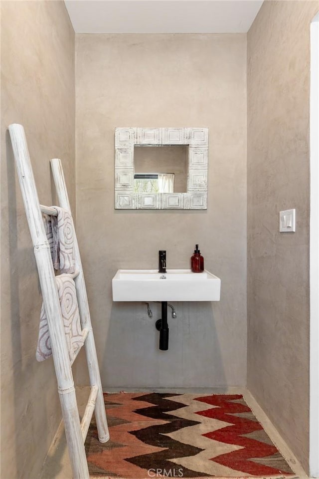 bathroom featuring a sink