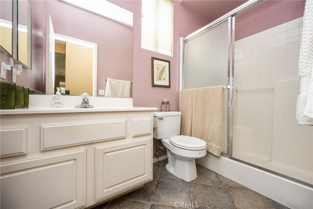 833 W Orange Heights Ln, Corona, CA 92882 - full bath featuring a shower with shower door, toilet, and vanity