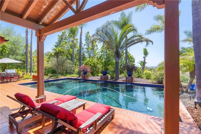 1925 Katie Ct, Fallbrook, CA 92028 - outdoor pool with outdoor dining space and a patio area