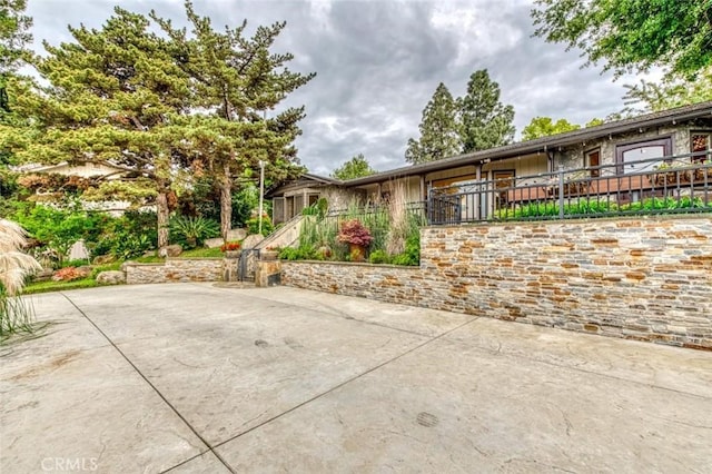 view of front of home featuring a patio area