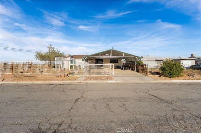 view of front of property featuring a carport and a fenced front yard