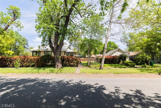 view of front of house with fence