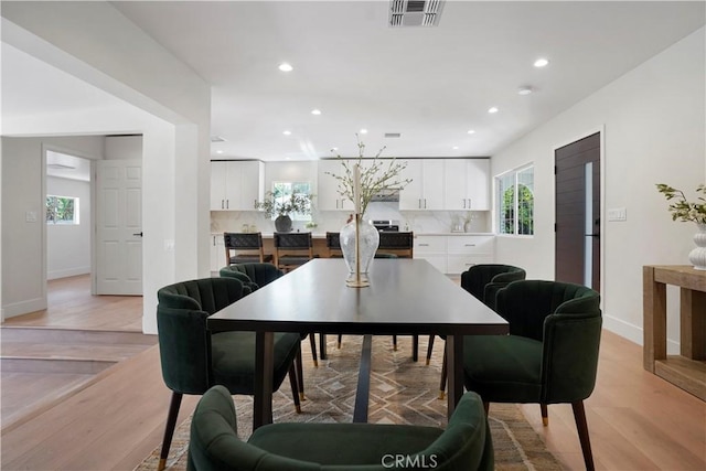 dining area with visible vents, recessed lighting, light wood-style floors, and baseboards