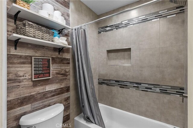 full bathroom with toilet and shower / tub combo