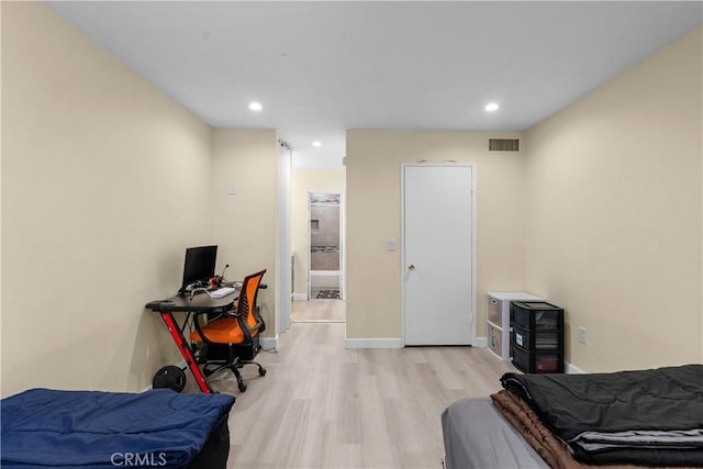 bedroom with recessed lighting, baseboards, visible vents, and light wood-style floors