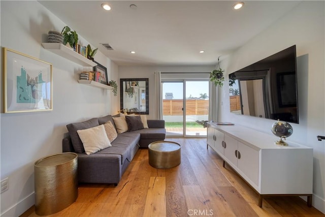 living area with visible vents, recessed lighting, light wood-style floors, and baseboards