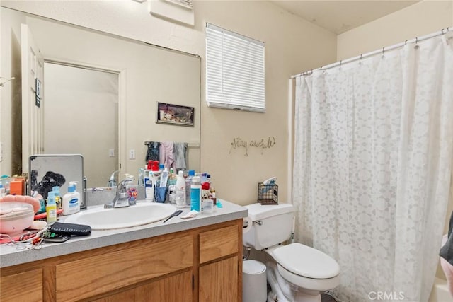 full bath with vanity, a shower with shower curtain, and toilet