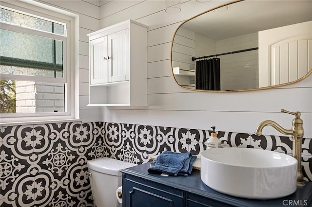 11414 Golden Gate Dr, Yucaipa, CA 92399 - full bathroom featuring toilet, vanity, and a shower with shower curtain