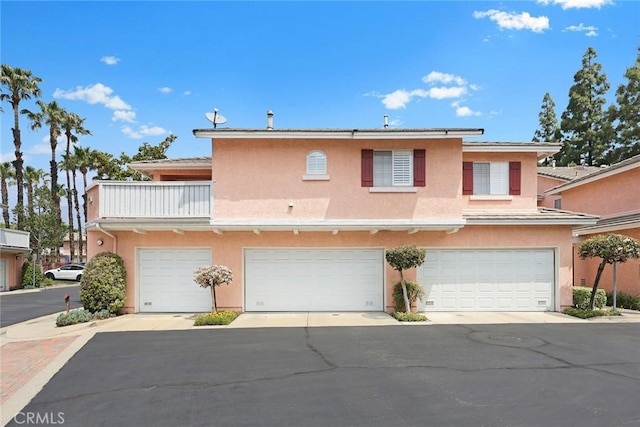 view of front of property with stucco siding and an attached garage