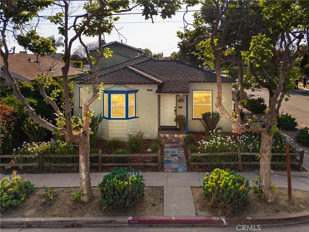 1397 Ximeno Ave, Long Beach, CA 90804 - view of front of property with stucco siding, fence, and a shingled roof