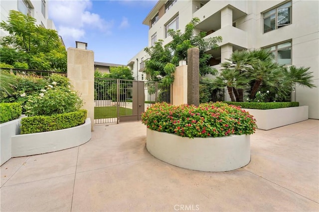 920 Granite Dr Unit 502, Pasadena, CA 91101 - view of property's community featuring a gate and fence