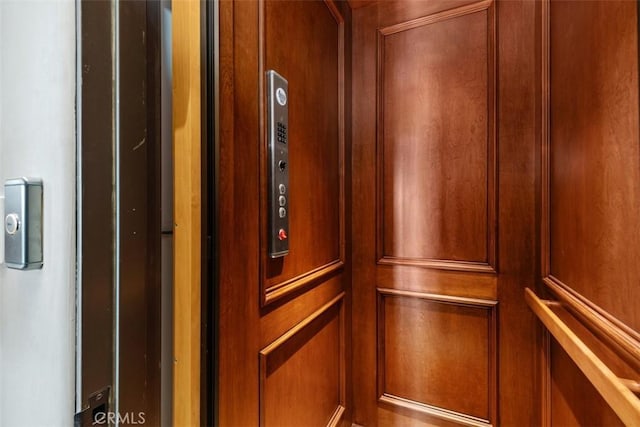 room details featuring elevator