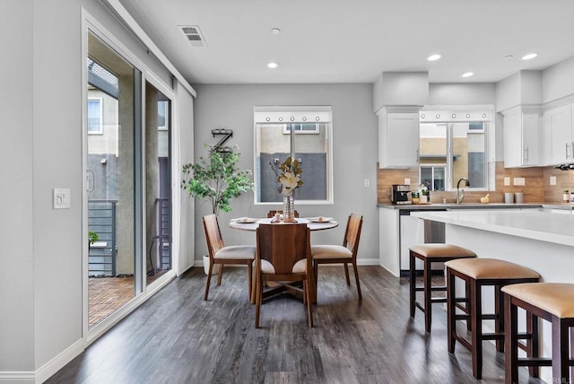 dining area with recessed lighting, baseboards, dark wood finished floors, and visible vents