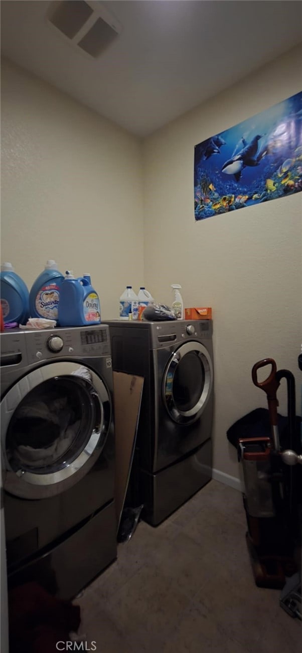 laundry room with baseboards, laundry area, independent washer and dryer, and visible vents