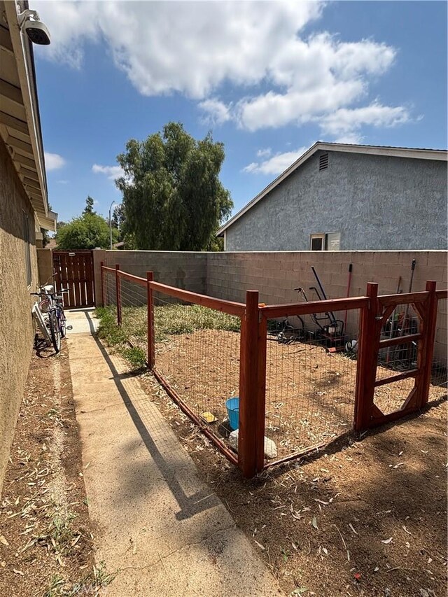 6845 Butte Dr, Riverside, CA 92505 - view of yard