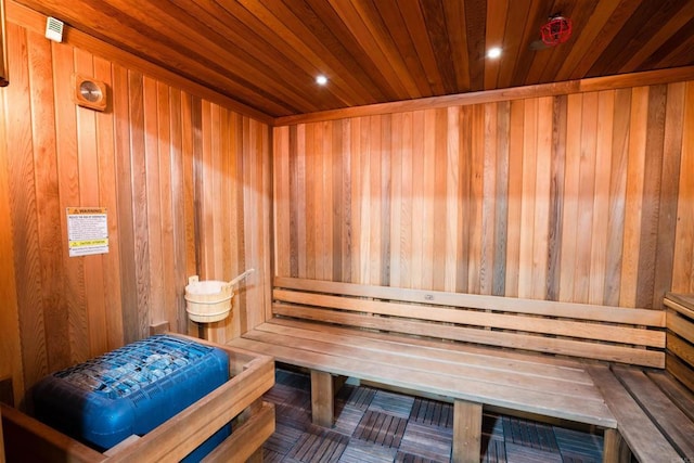 view of sauna / steam room with recessed lighting