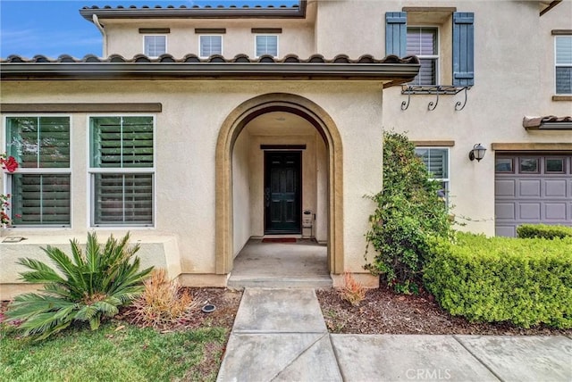 entrance to property with stucco siding