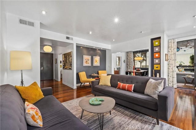 living area with visible vents, recessed lighting, baseboards, and hardwood / wood-style flooring