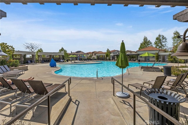 1776 Canyon Oaks Ln, Lake Forest, CA 92610 - community pool with a patio area