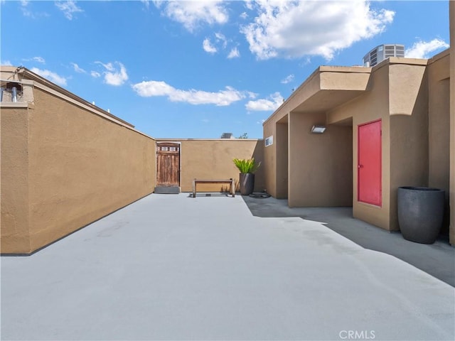 4301 Fulton Ave Unit 303, Sherman Oaks, CA 91423 - view of yard featuring a patio area and central air condition unit