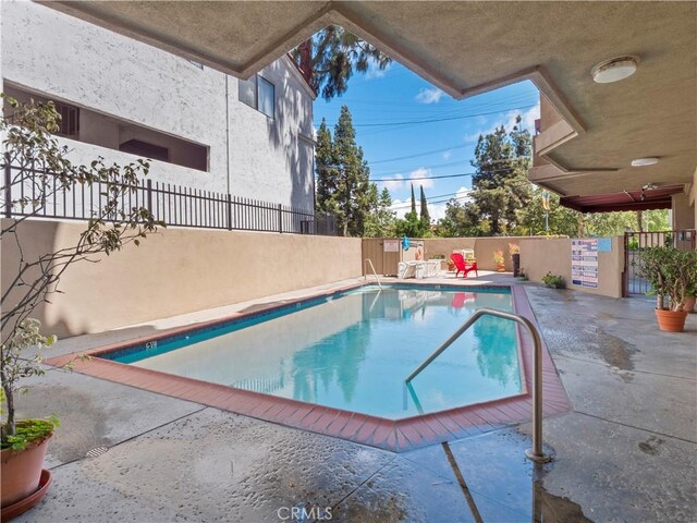 4301 Fulton Ave Unit 303, Sherman Oaks, CA 91423 - community pool featuring a patio and fence