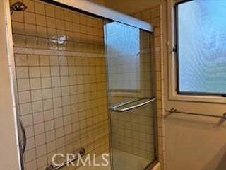 bathroom featuring tiled shower