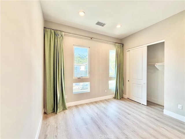 unfurnished bedroom featuring recessed lighting, baseboards, visible vents, and light wood-style flooring