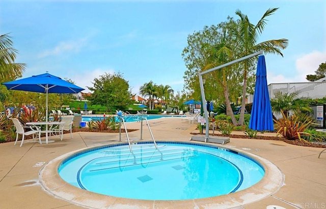4078 Lemnos Way, Oceanside, CA 92056 - community pool featuring a community hot tub and a patio