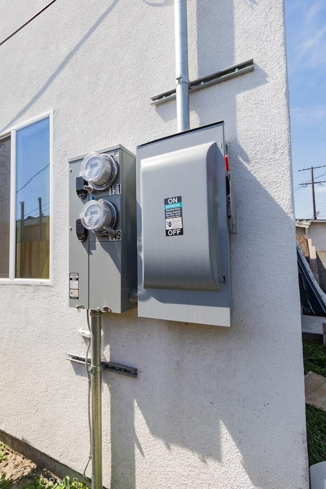 151 E 69th St, Los Angeles, CA 90003 - details with stucco siding