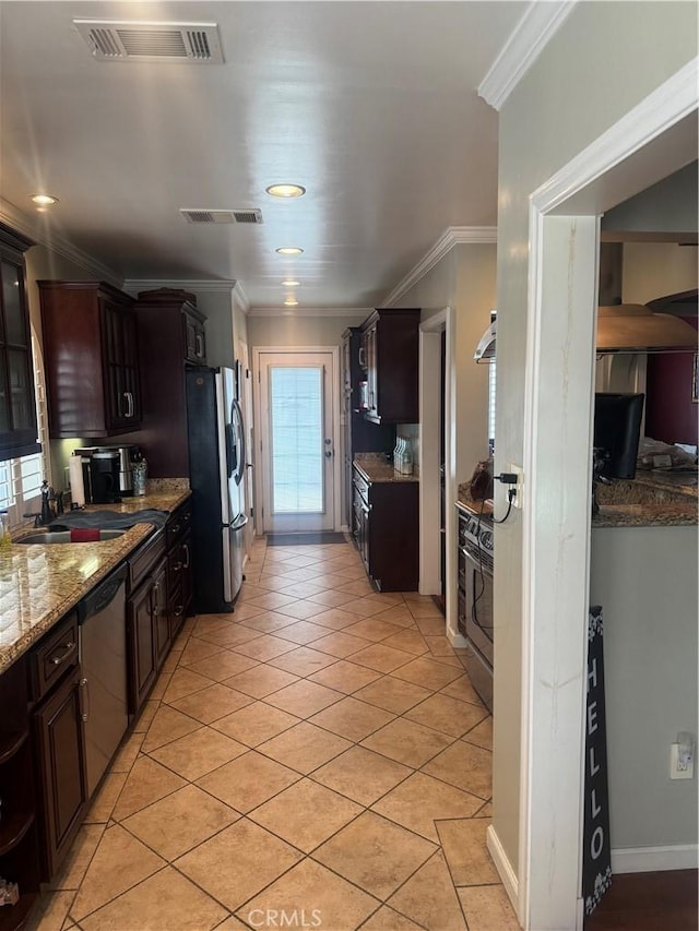 kitchen with visible vents, ornamental molding, a sink, and stainless steel appliances