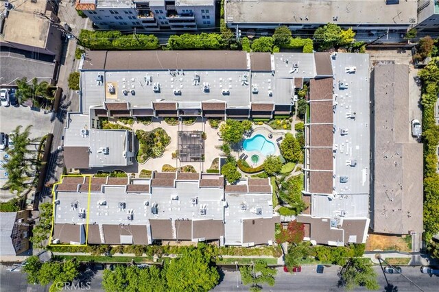 4321 Matilija Ave Unit 9, Sherman Oaks, CA 91423 - bird's eye view of a pool