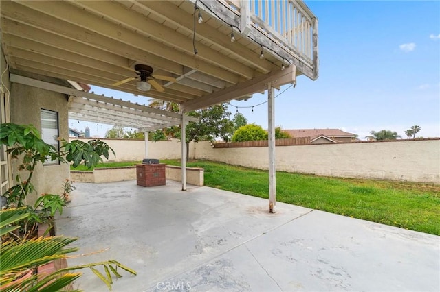 view of patio / terrace with a fenced backyard, a pergola, and ceiling fan
