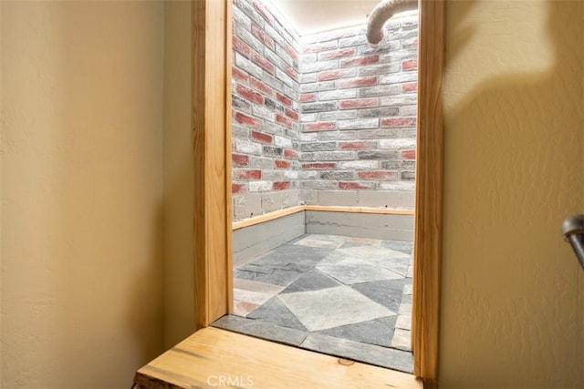 27720 St Bernard Ln, Lake Arrowhead, CA 92352 - view of room details