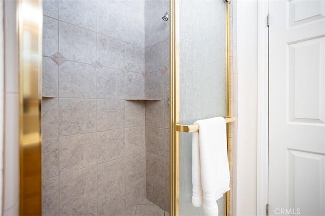 27720 St Bernard Ln, Lake Arrowhead, CA 92352 - full bath featuring a stall shower