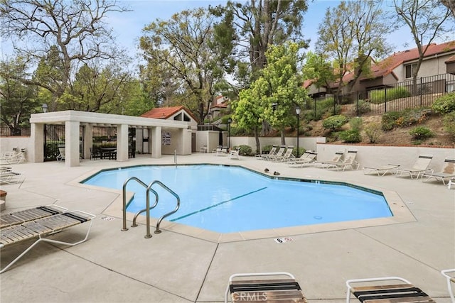 655 Via Colinas, Thousand Oaks, CA 91362 - community pool with fence and a patio